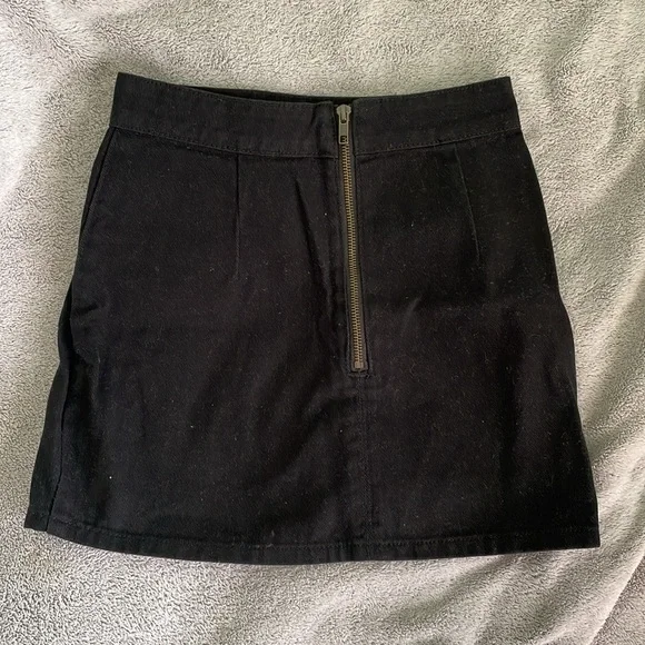 Princess Polly (Lioness) The Lola Mini Black Skirt - Picture 4 of 4